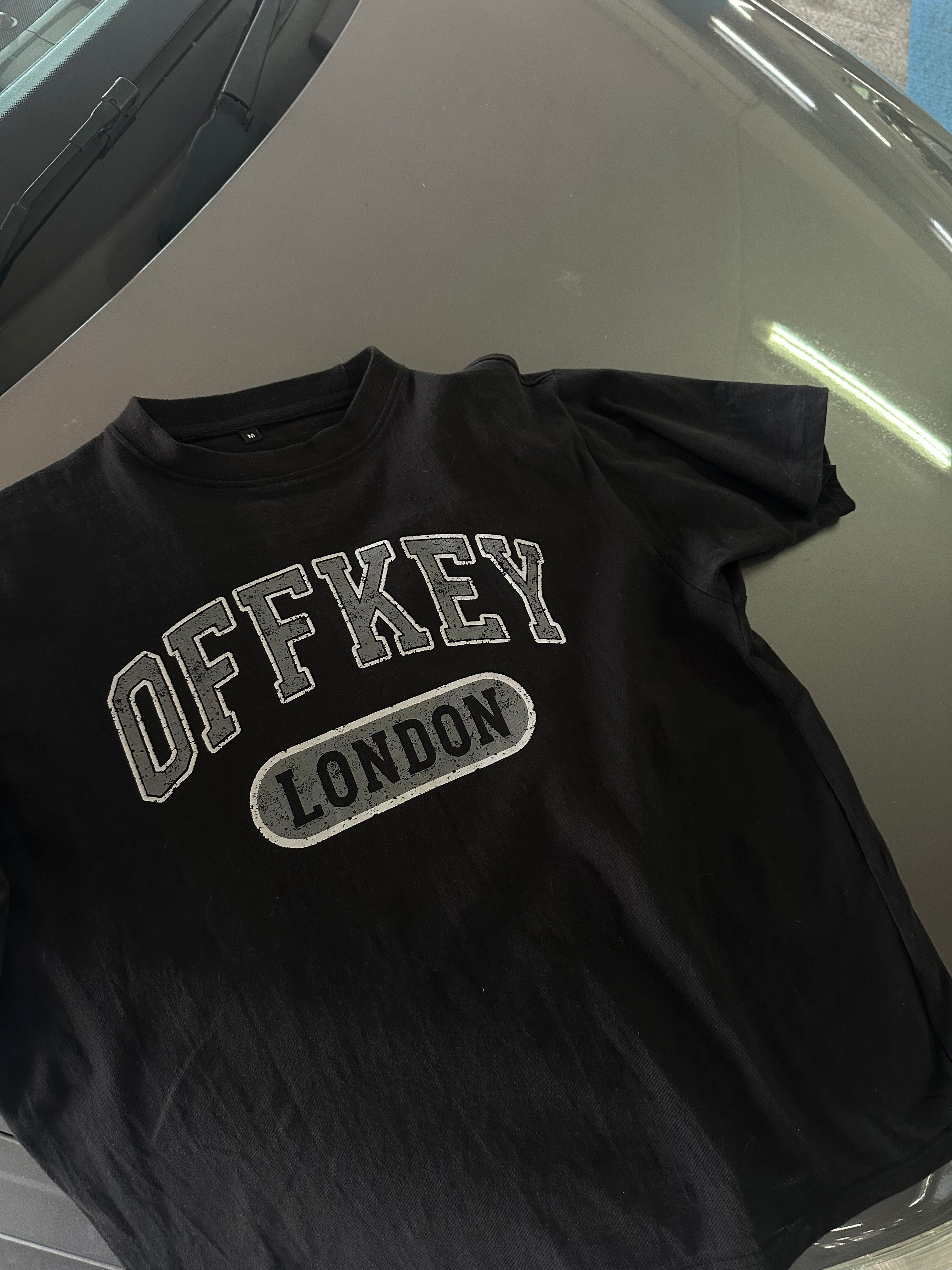 OFF KEY LONDON BLACK T-SHIRT