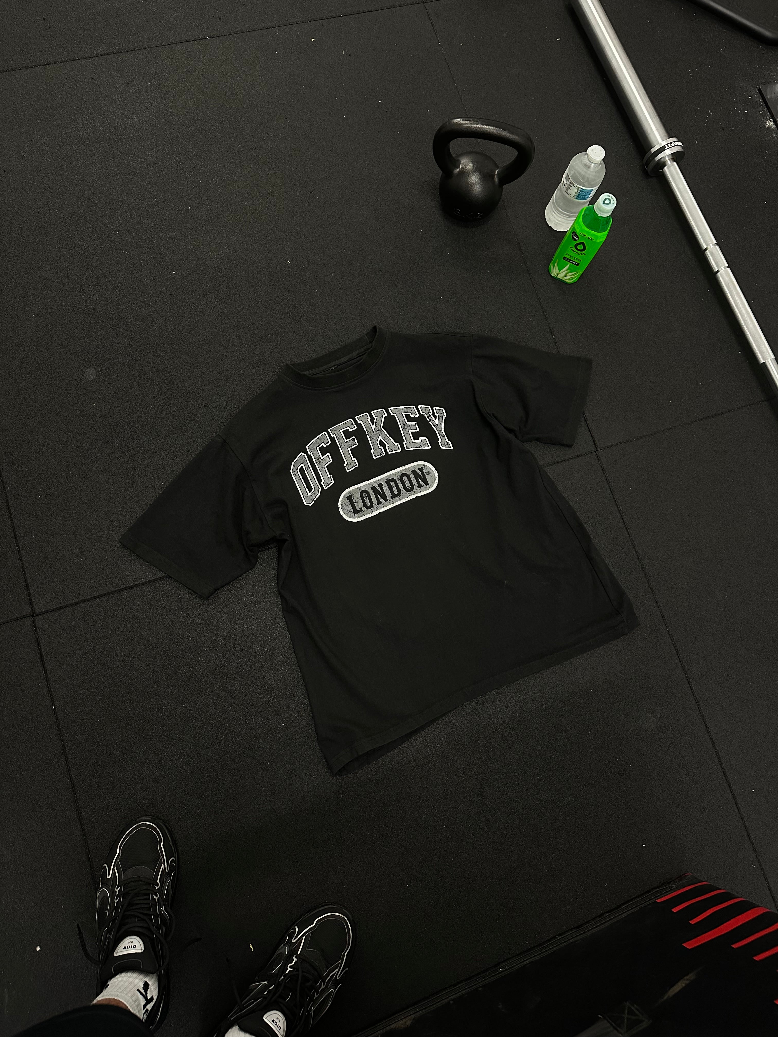 OFF KEY LONDON BLACK T-SHIRT